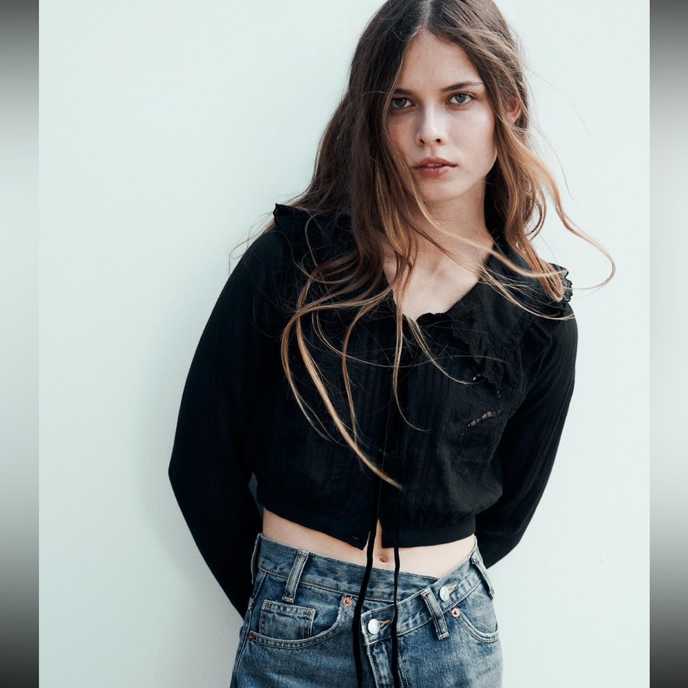 GUC • ZARA Peter Pan Collar Embroidered Black Top with Ribbon